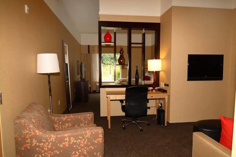 Cambria Hotel טראוורס סיטי מראה חיצוני תמונה